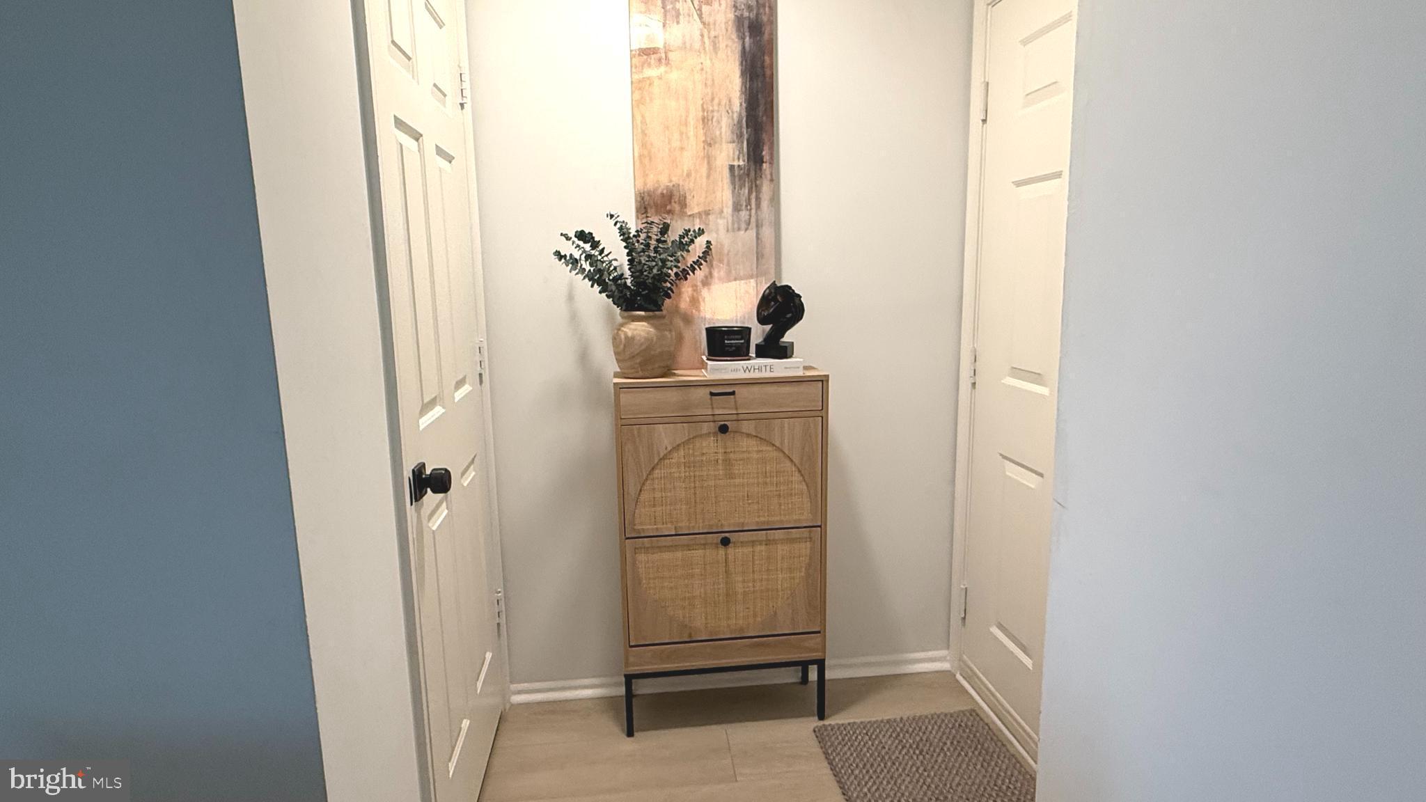 124 Fort Evans Road Southeast, Unit C Leesburg, VA 20175 - Photo 8 of 21 a view of an entryway with wooden floor