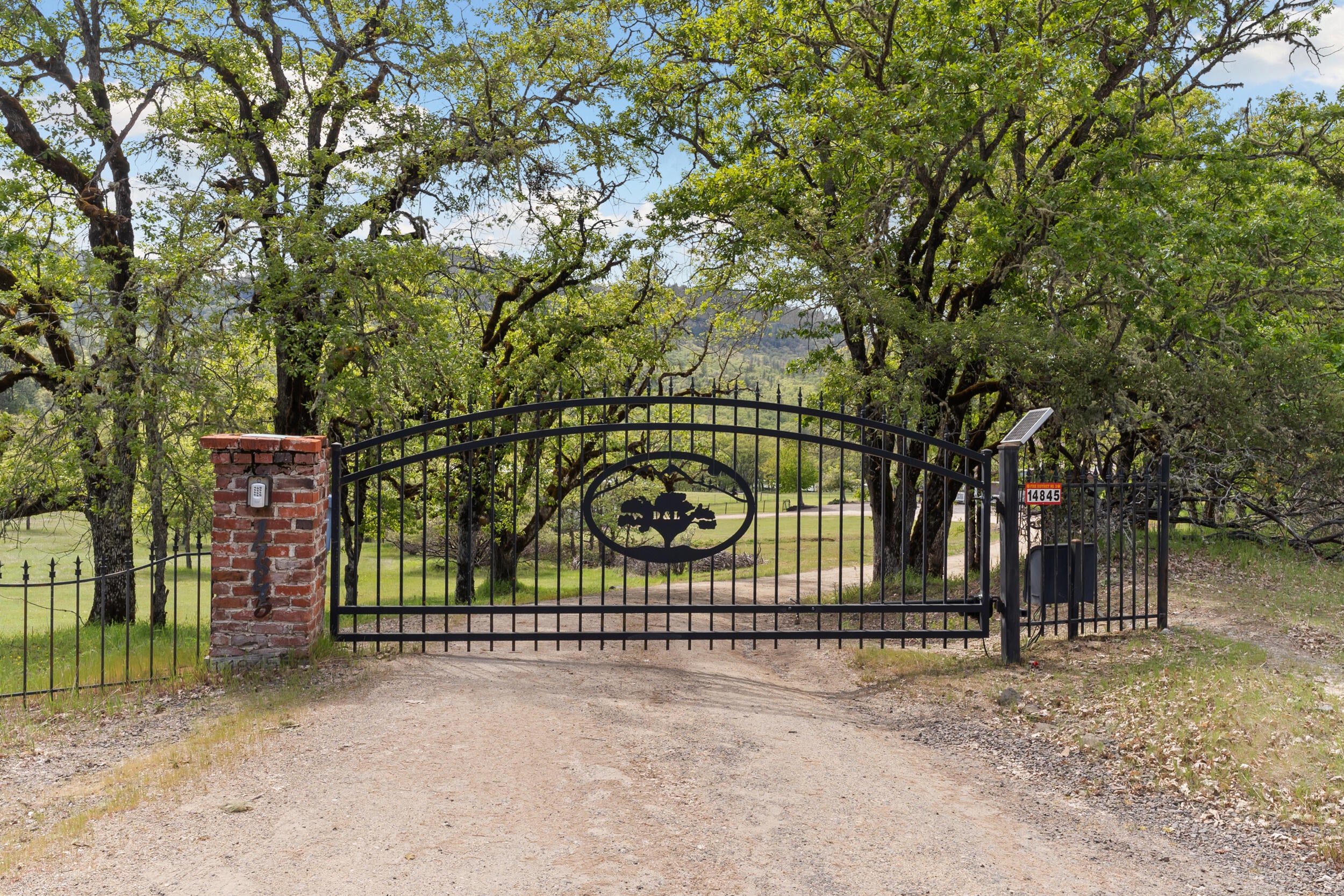 2_14845 meadows road - 01