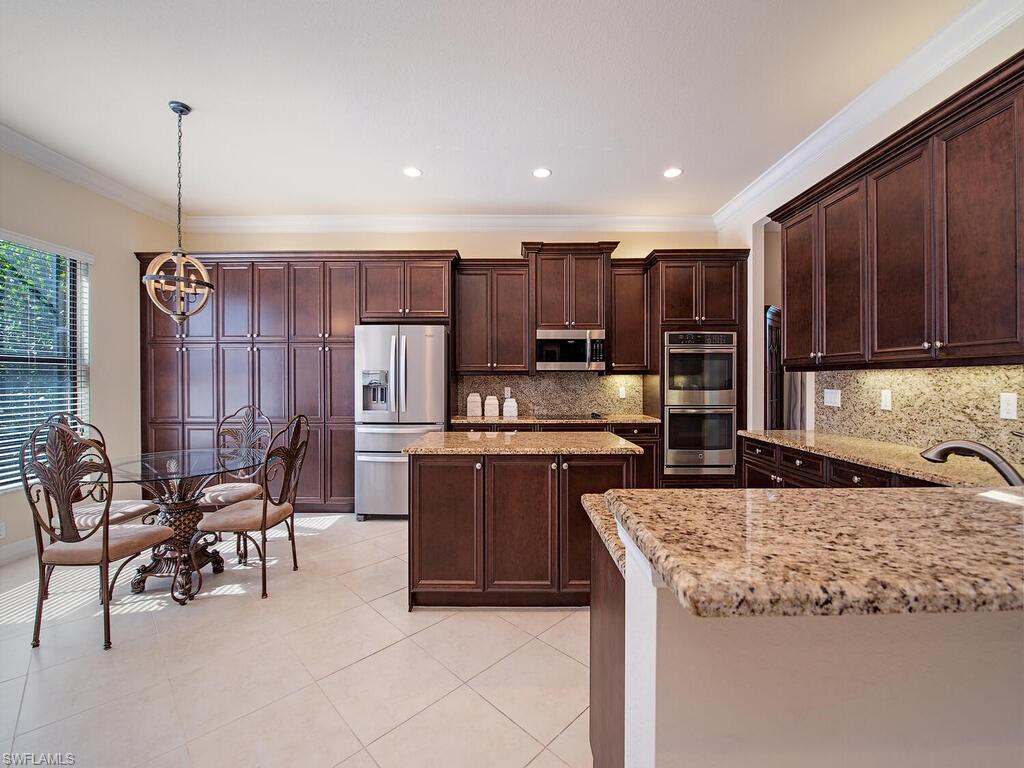 3199 Atlantic Circle Naples, FL 34119 - Photo 12 of 35