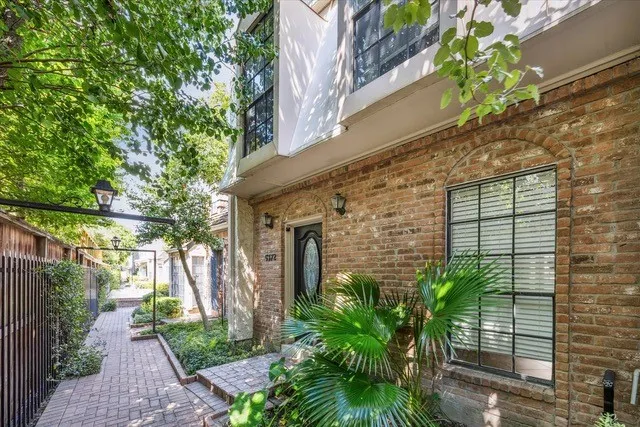 $280,000 | 5372 Brownway Street, Unit D34, Houston, TX 77056