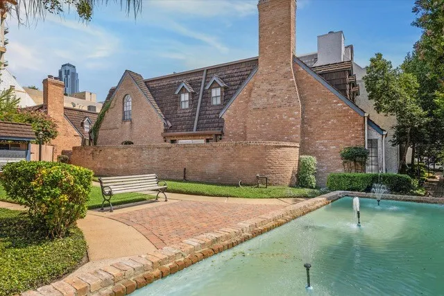 $280,000 | 5372 Brownway Street, Unit D34, Houston, TX 77056