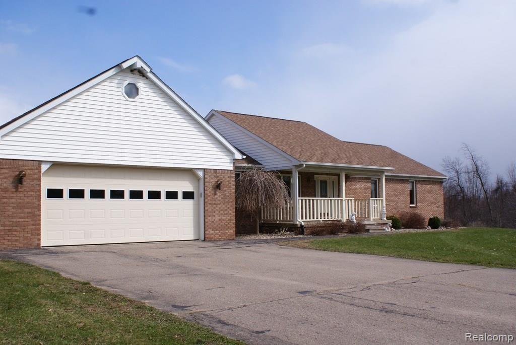 2185 Broker Road Lapeer, MI 48446 - Photo 2 of 58 DSC09553.JPG