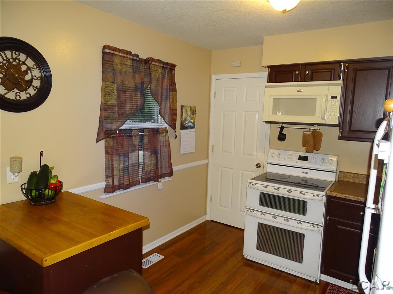 1886 Oakwood Road Adrian, MI 49221 - Photo 7 of 21 31356425-6.JPG