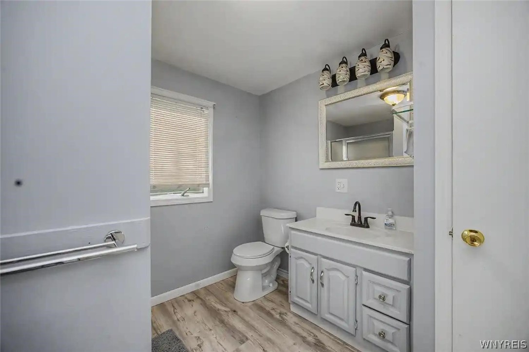 9326 Rivershore Drive Niagara Falls, NY 14304 - Photo 19 of 33 1st floor bathroom