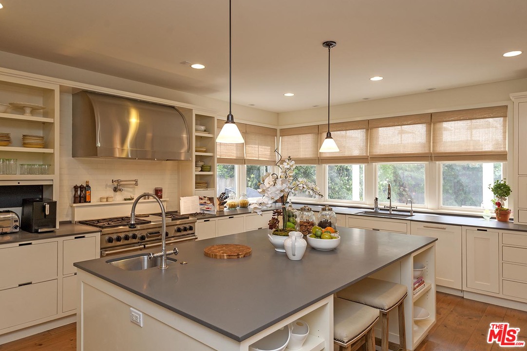 753 Ocampo Drive Pacific Palisades, CA 90272 - Photo 22 of 53 a kitchen with lots of counter top space