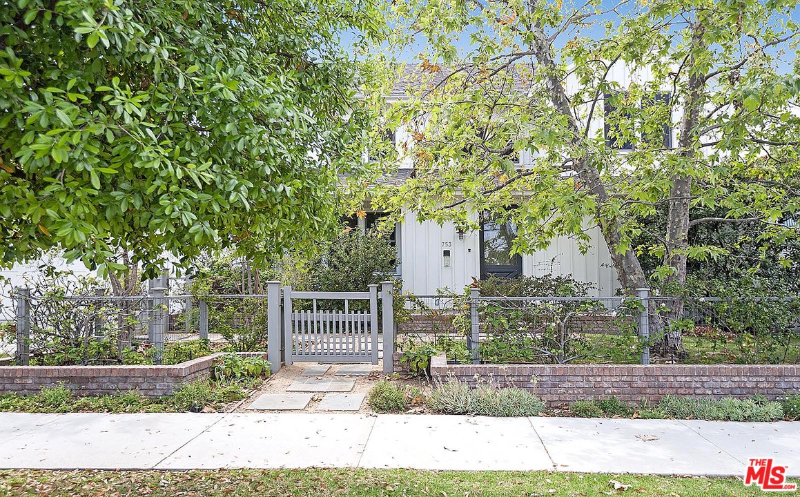753 Ocampo Drive Pacific Palisades, CA 90272 - Photo 4 of 53
