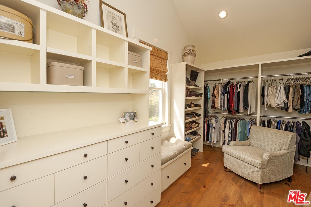 753 Ocampo Drive Pacific Palisades, CA 90272 - Photo 44 of 53 a living room with furniture