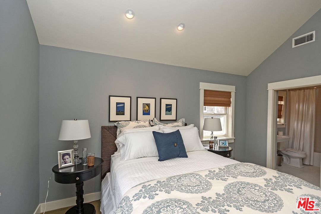 753 Ocampo Drive Pacific Palisades, CA 90272 - Photo 47 of 53 a bedroom with a bed and a lamp