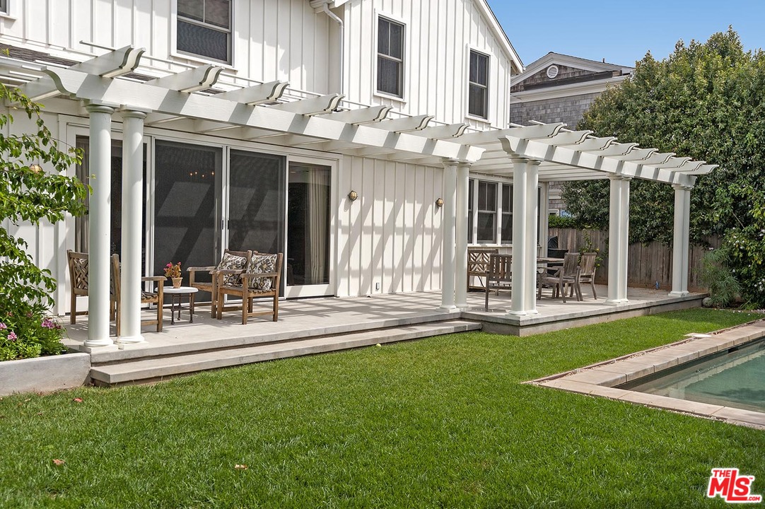 753 Ocampo Drive Pacific Palisades, CA 90272 - Photo 50 of 53 front view of a building with a yard