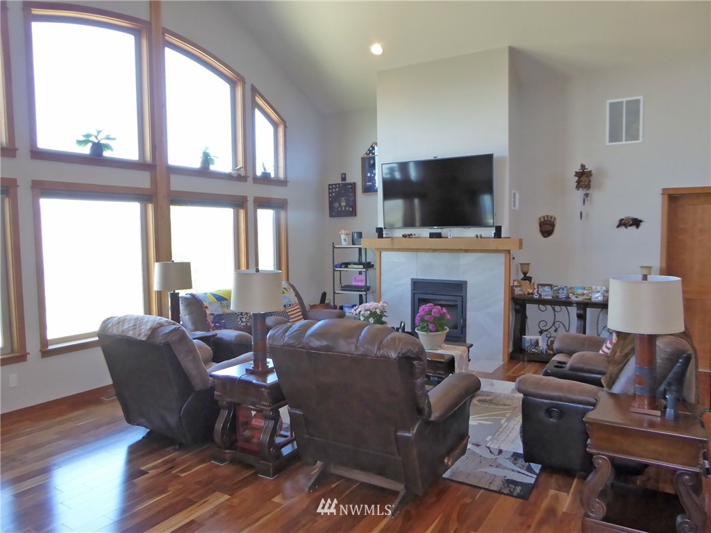 3352 East Spring Canyon Road Grand Coulee, WA 99133 - Photo 5 of 31 Gallery Image 5