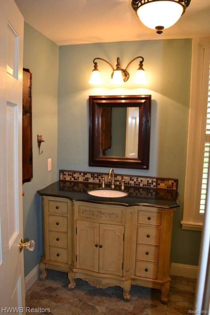 1481 Dutton Road Rochester, MI 48306 - Photo 22 of 55 First Floor Powder Room