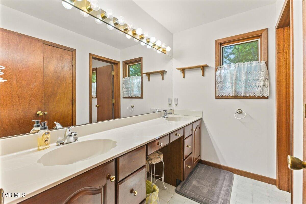 305 Pleasley Road Kingsport, TN 37660 - Photo 51 of 89 53-128A8966