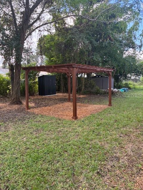 2312 Southwest Fort King Street Ocala, FL 34471 - Photo 15 of 17 a backyard of a house with table and chairs