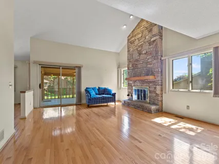 $435,000 | 1001 Red Oak Drive, Hendersonville, NC 28791