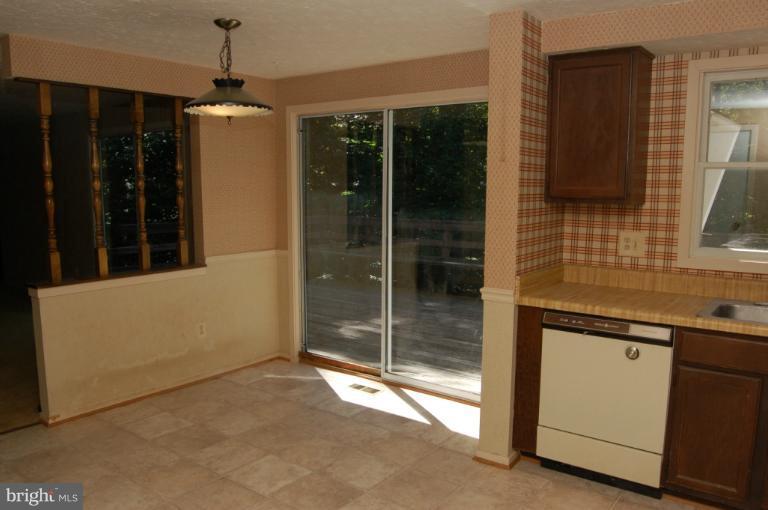 7580 Vogels Way Springfield, VA 22153 - Photo 12 of 23 Kitchen