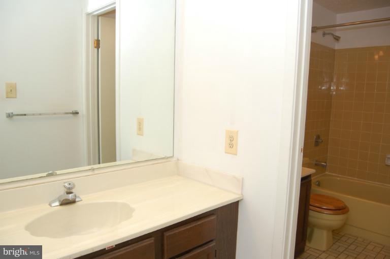 7580 Vogels Way Springfield, VA 22153 - Photo 22 of 23 Bath