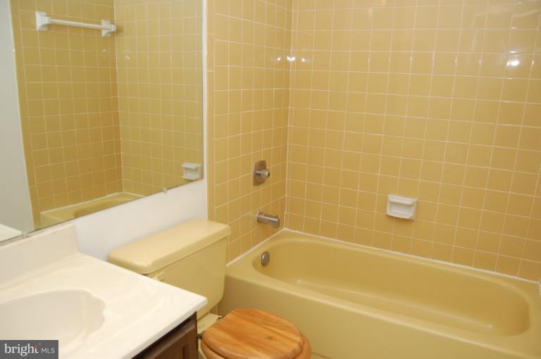 7580 Vogels Way Springfield, VA 22153 - Photo 5 of 23 Bath