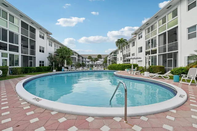 $399,900 | 1461 South Ocean Boulevard, Unit 204, Lauderdale-by-the-Sea, FL 33062