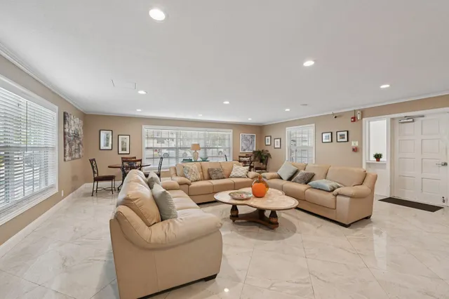 $399,900 | 1461 South Ocean Boulevard, Unit 204, Lauderdale-by-the-Sea, FL 33062