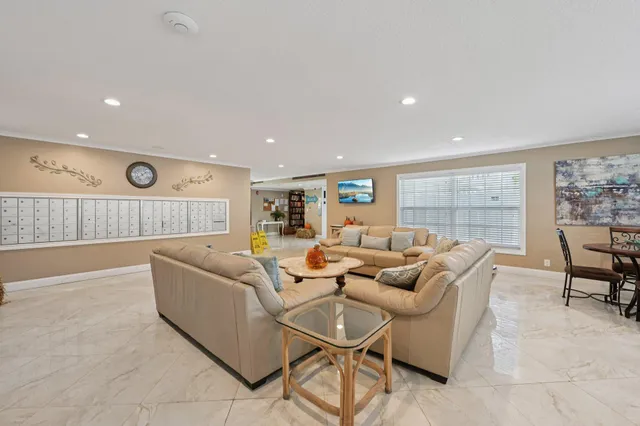 $399,900 | 1461 South Ocean Boulevard, Unit 204, Lauderdale-by-the-Sea, FL 33062