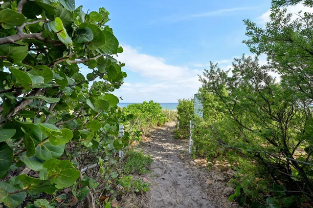 $399,900 | 1461 South Ocean Boulevard, Unit 204, Lauderdale-by-the-Sea, FL 33062