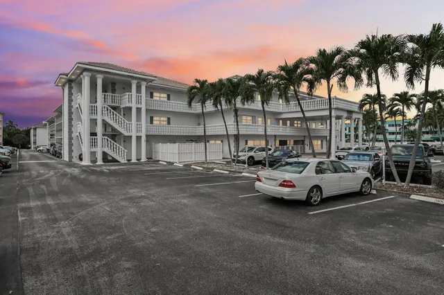 $399,900 | 1461 South Ocean Boulevard, Unit 204, Lauderdale-by-the-Sea, FL 33062