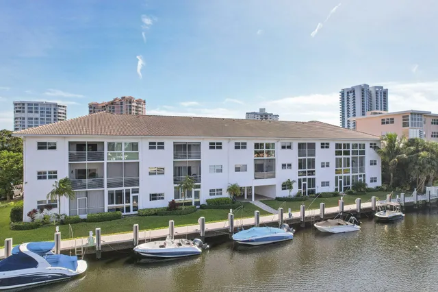 $399,900 | 1461 South Ocean Boulevard, Unit 204, Lauderdale-by-the-Sea, FL 33062