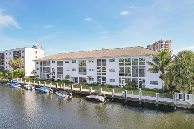 $399,900 | 1461 South Ocean Boulevard, Unit 204, Lauderdale-by-the-Sea, FL 33062
