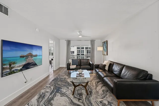 $399,900 | 1461 South Ocean Boulevard, Unit 204, Lauderdale-by-the-Sea, FL 33062