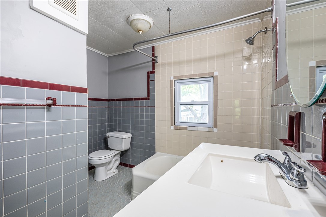 256 Ave D Rochester, NY 14621 - Photo 35 of 43