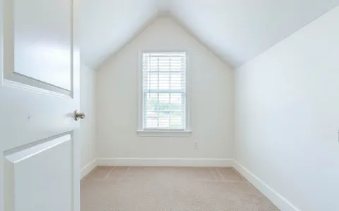 a view of a back yard