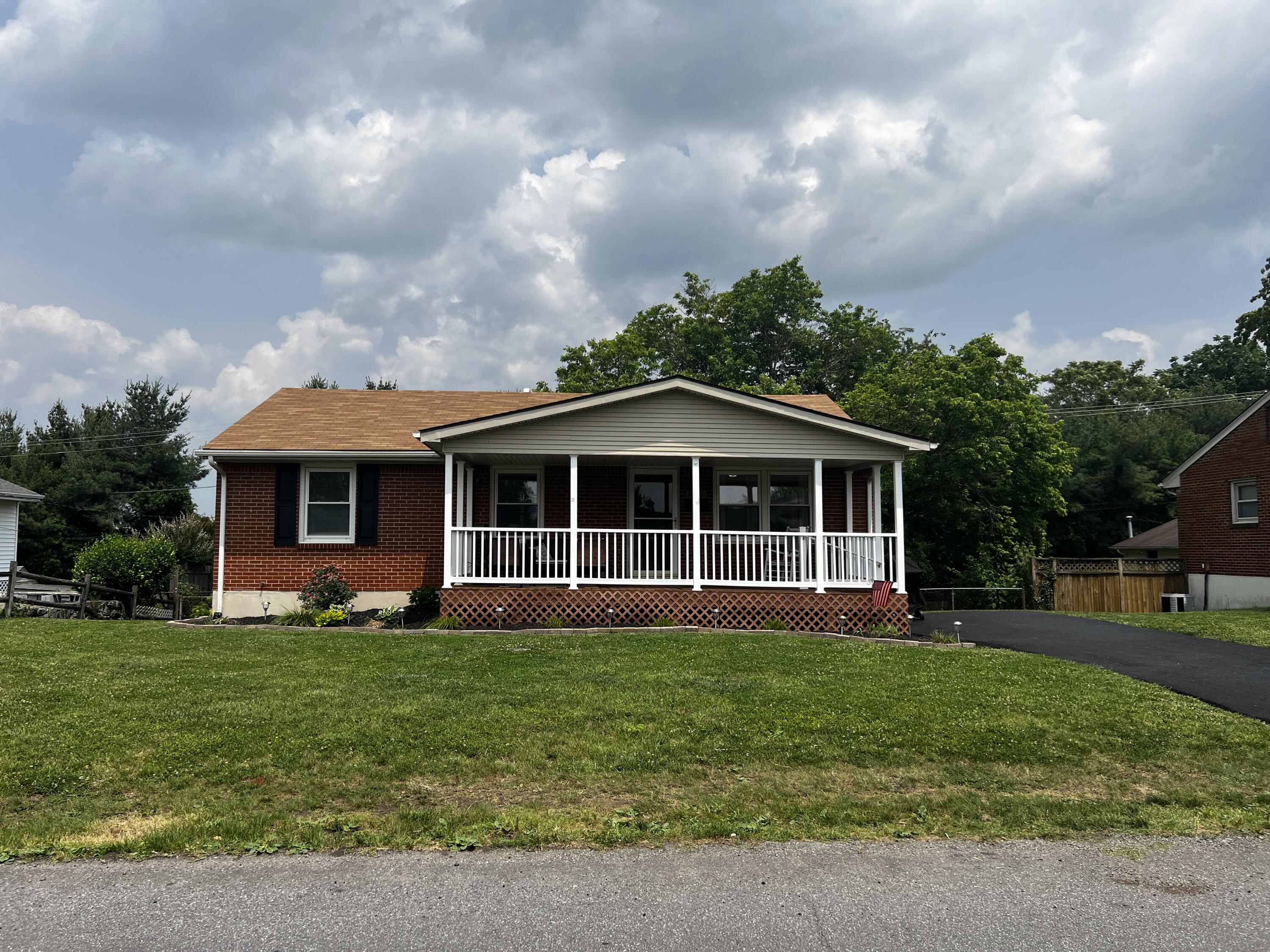 5845 Darby Road Roanoke, VA 24012 - Photo 16 of 18 IMG_1859