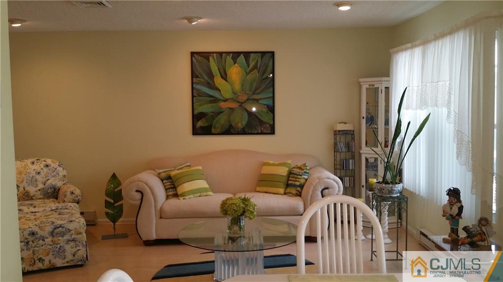 703 B Croydon Road Monroe Township, NJ 08831 - Photo 3 of 20 Gallery Image 3