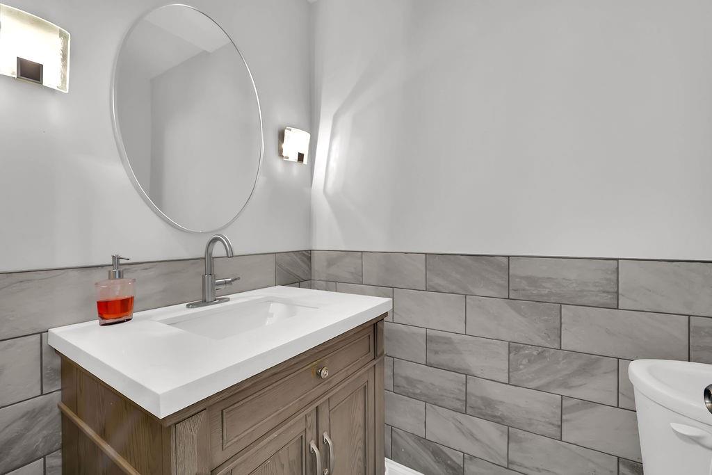 6520 Roswell Road, Unit 62 Atlanta, GA 30328 - Photo 18 of 34 a bathroom with a sink and a mirror