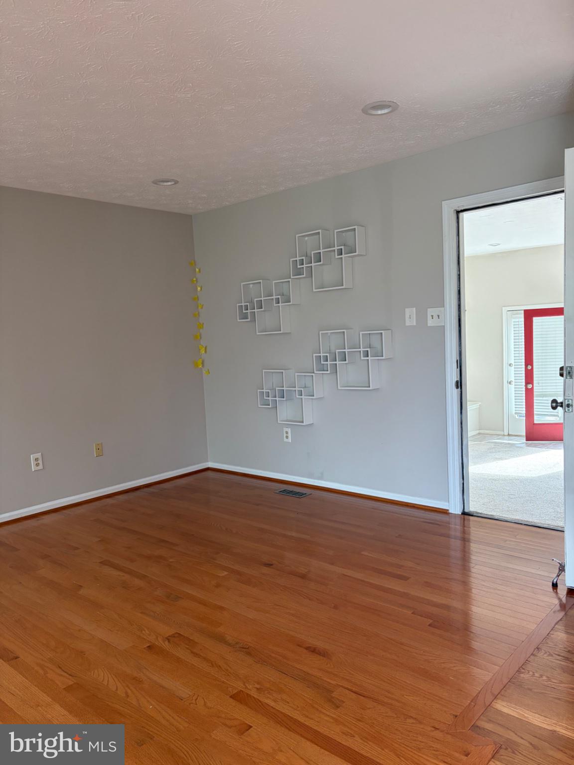 2117 Cross Trails Road Baltimore, MD 21244 - Photo 13 of 30 Bright and airy entryway awaits you.
