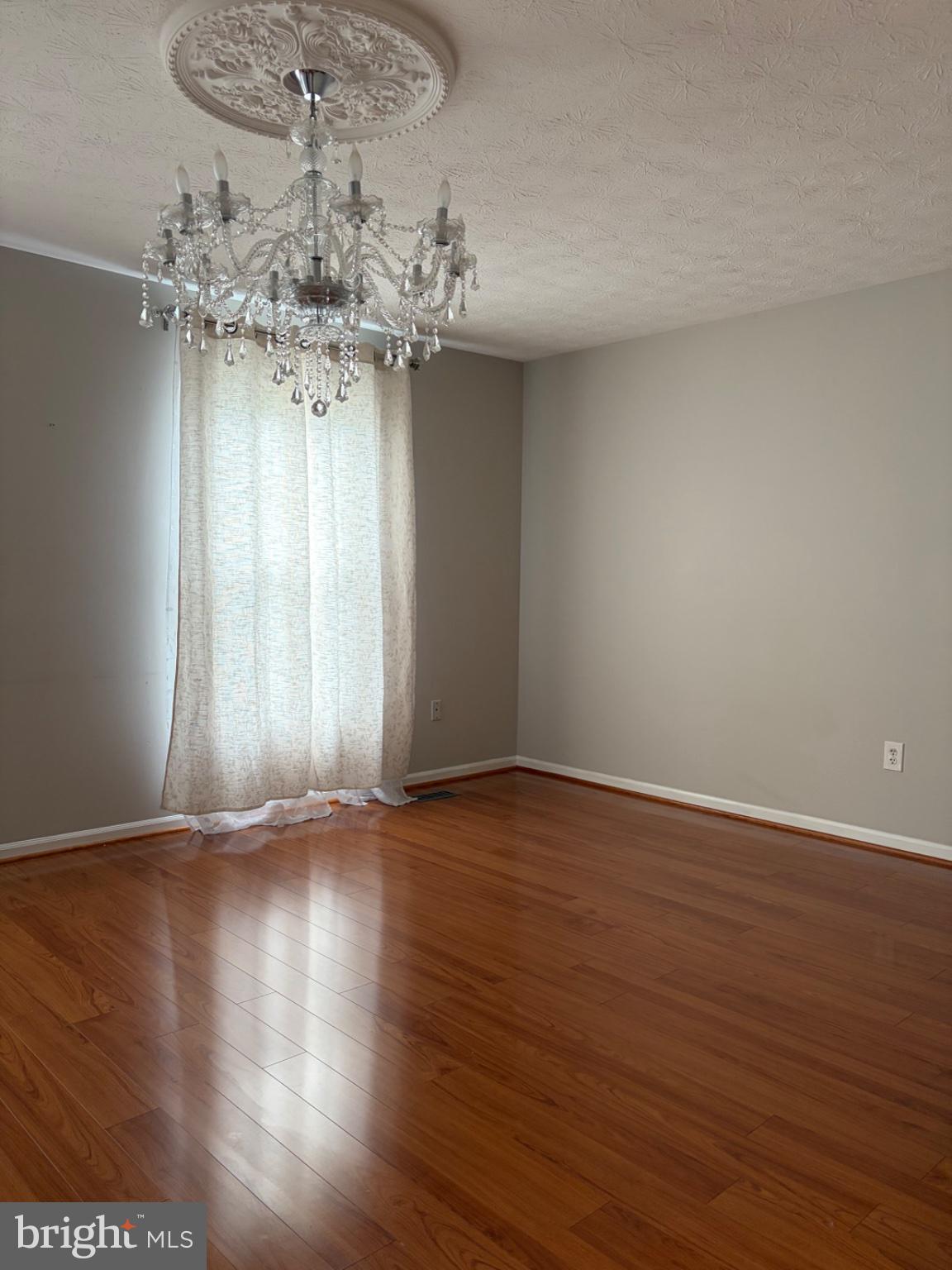 2117 Cross Trails Road Baltimore, MD 21244 - Photo 22 of 30 Elegant space with natural light.