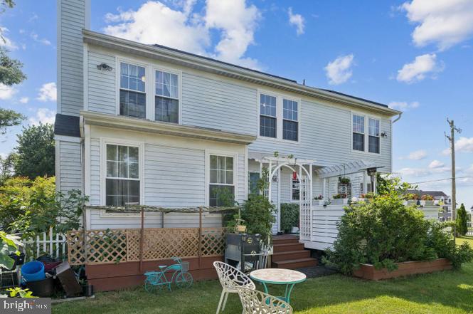2117 Cross Trails Road Baltimore, MD 21244 - Photo 5 of 30 Charming home with lush greenery.