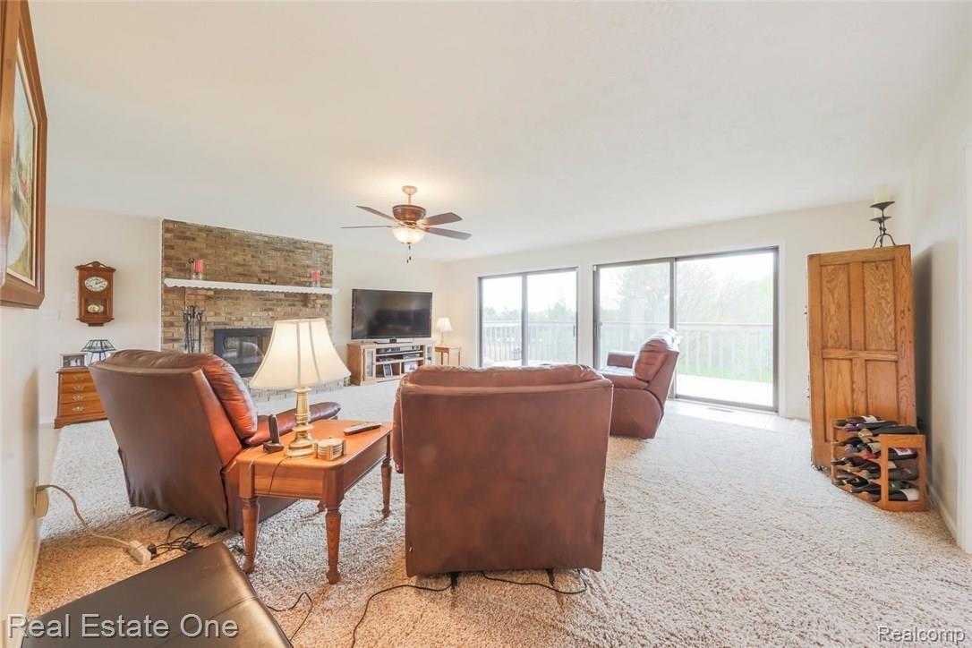 10696 Marshall Road South Lyon, MI 48178 - Photo 7 of 44 10696 Marshall 7.jpg