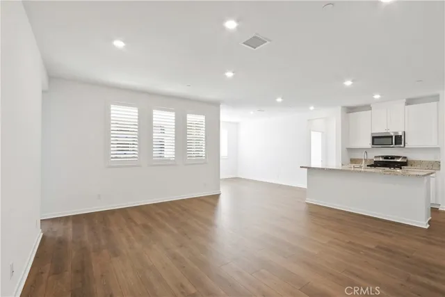 $3,000 | 960 North Tangent Privado, Unit 305, Ontario, CA 91764