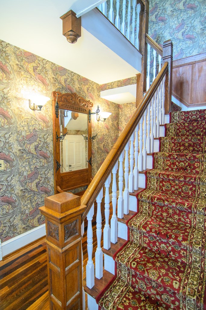 23482 Saxis Road Sanford, VA 23426 - Photo 19 of 37 Stairway