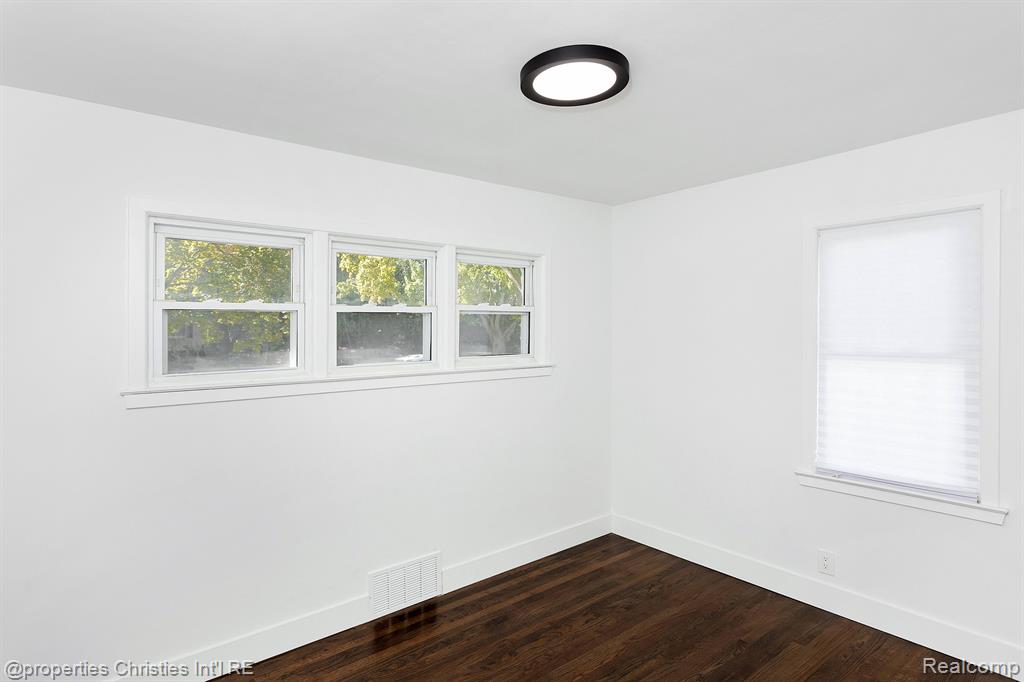 3802 Durham Road Royal Oak, MI 48073 - Photo 12 of 30