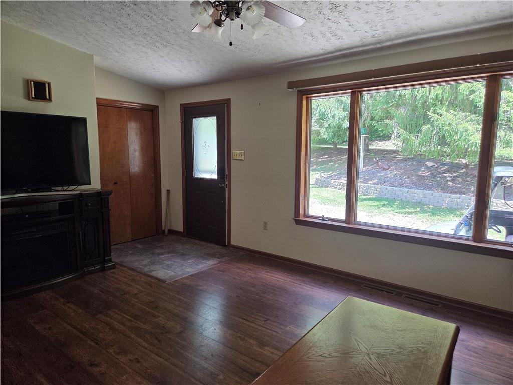 163 Noll Road Georgetown, PA 15043 - Photo 5 of 47