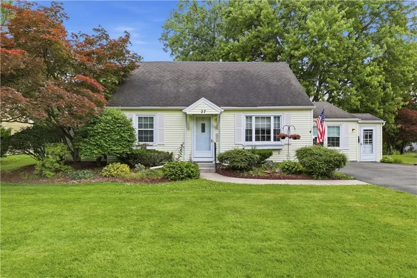 $249,900 | 27 Meadow View Drive, Penfield, NY 14526