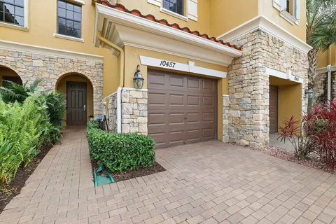 $500,000 | 10457 Wellington Parc Drive, Wellington, FL 33449