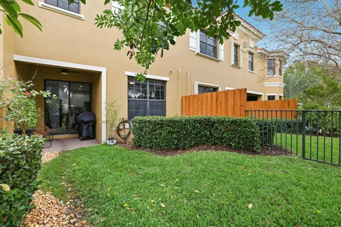 $500,000 | 10457 Wellington Parc Drive, Wellington, FL 33449
