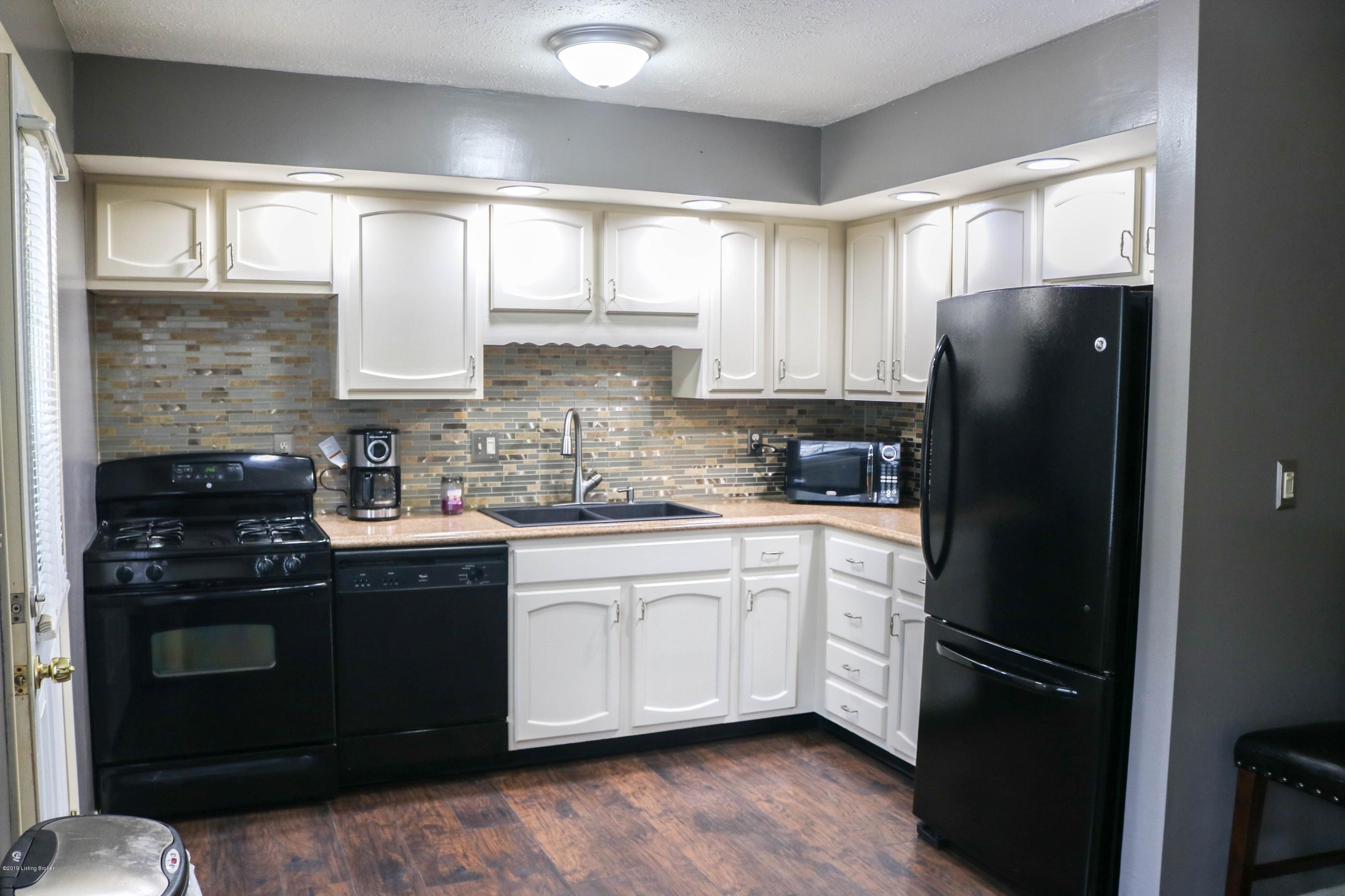 5300 Rayburn Road Louisville, KY 40272 - Photo 15 of 99 Kitchen