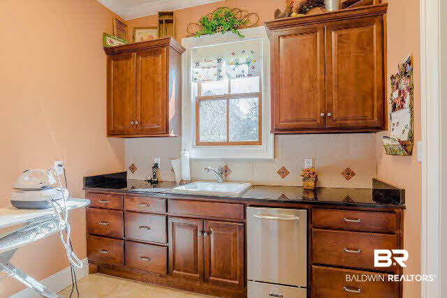 135 Augusta Court Fairhope, AL 36532 - Photo 33 of 45 Laundry Room