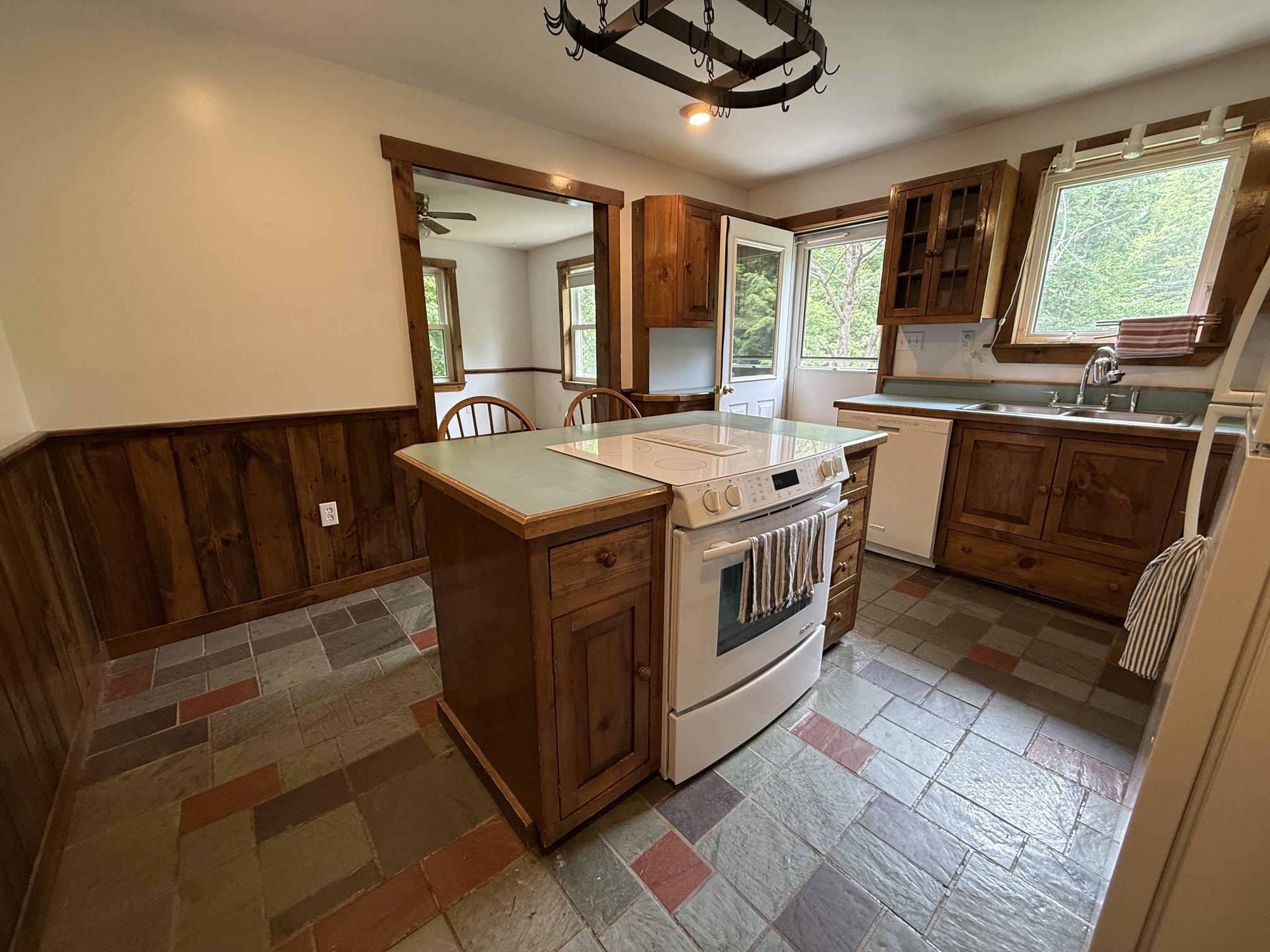 531 Highway 12 Hartland, VT 05048 - Photo 7 of 24