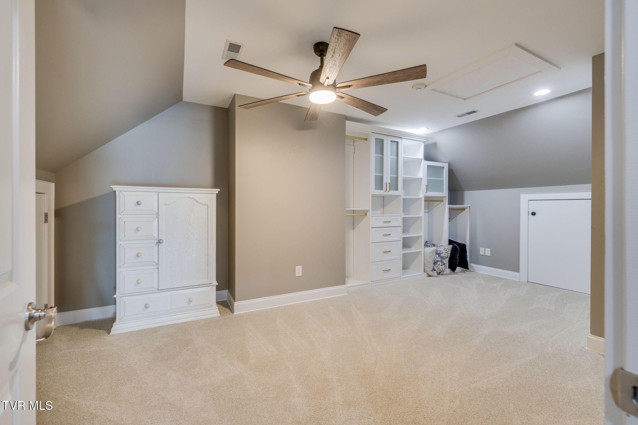 2338 Edinburgh Channel Road Kingsport, TN 37664 - Photo 57 of 87 052