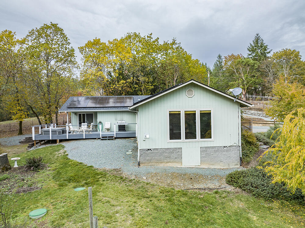 520 Stewart Road Grants Pass, OR 97526 - Photo 3 of 47 a front view of a house with yard and green space
